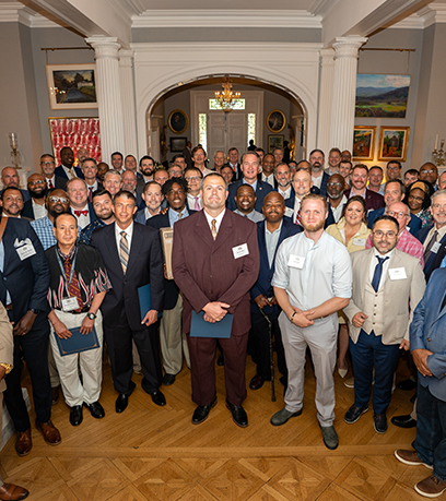 Thống đốc với những người cha từ khắp Virginia.