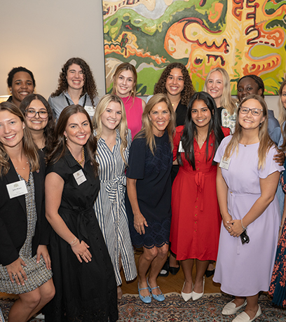 Đệ nhất phu nhân với các quý cô từ Chương trình Nghiên cứu sinh 2025