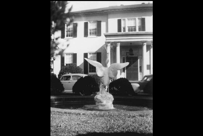 Lịch sửFeature-fountain1.jpg